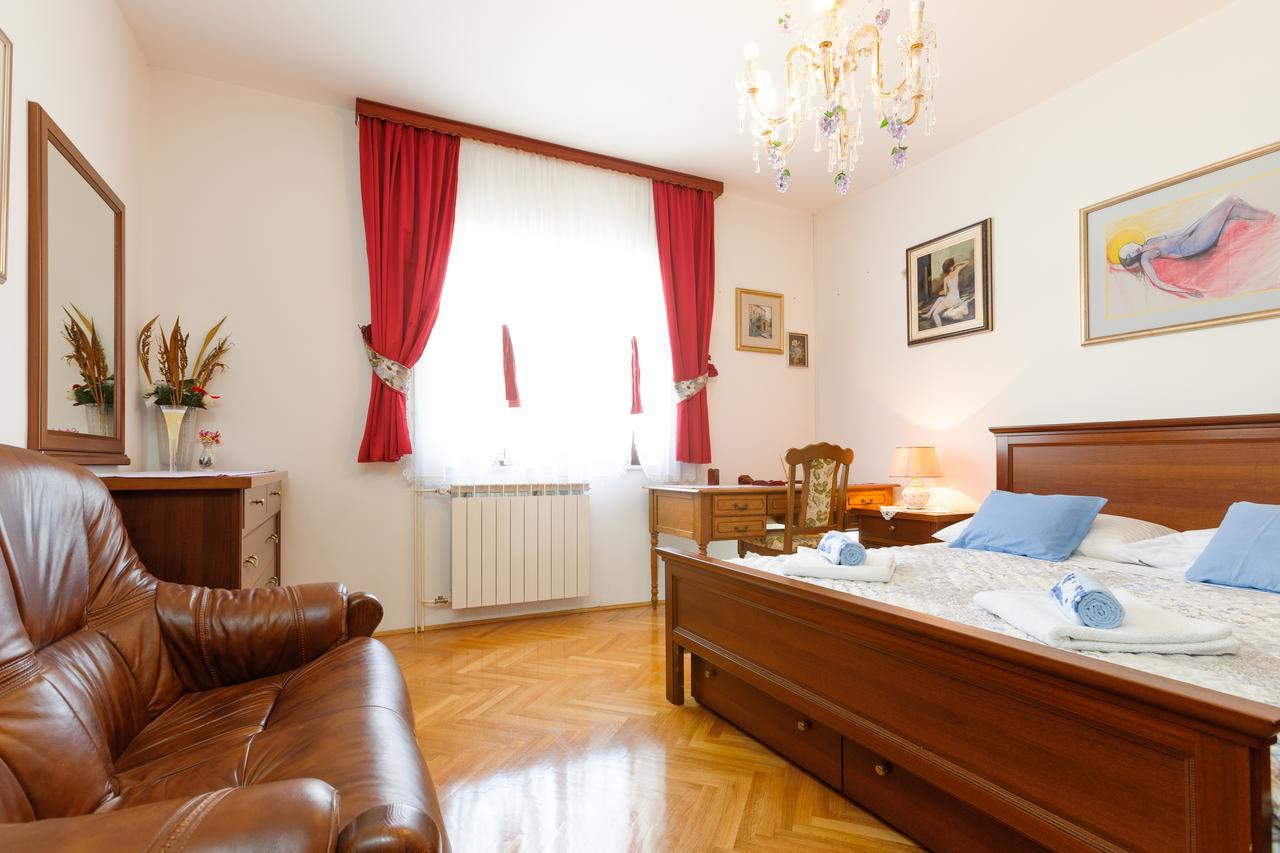 Villa Rosa Kaštela エクステリア 写真