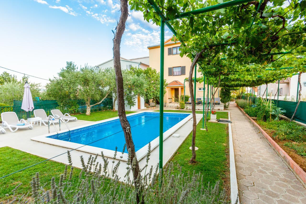 Villa Rosa Kaštela エクステリア 写真