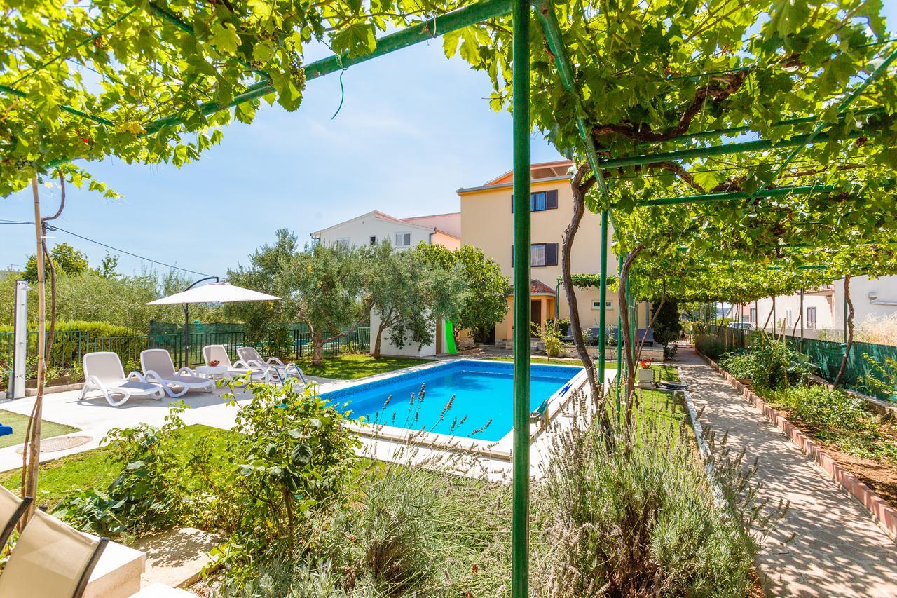 Villa Rosa Kaštela エクステリア 写真