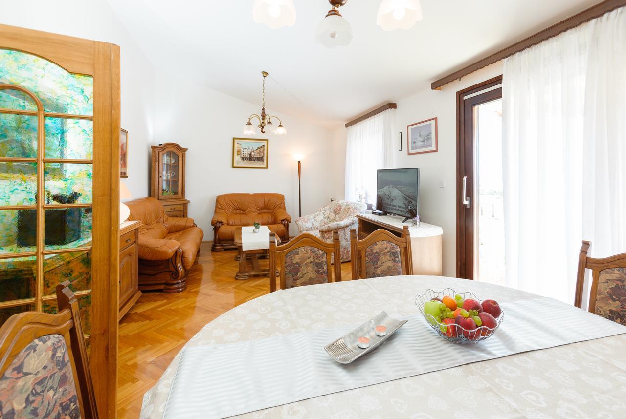 Villa Rosa Kaštela エクステリア 写真